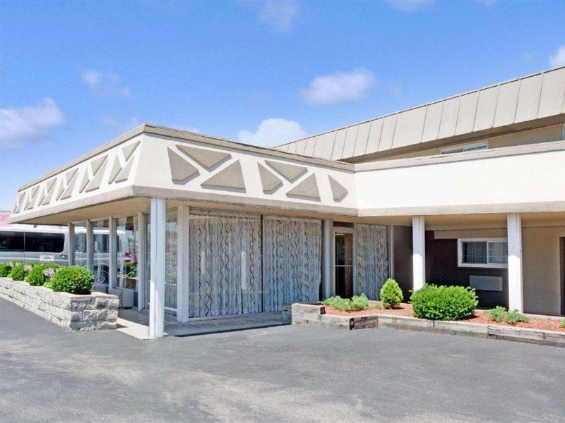 Days Inn By Wyndham Elk Grove Village O'Hare Airport West Exteriör bild