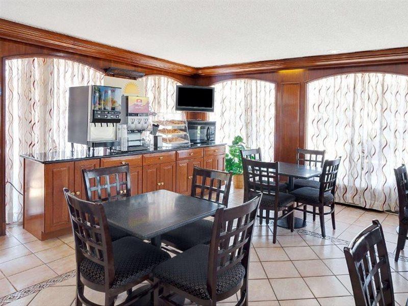 Days Inn By Wyndham Elk Grove Village O'Hare Airport West Exteriör bild