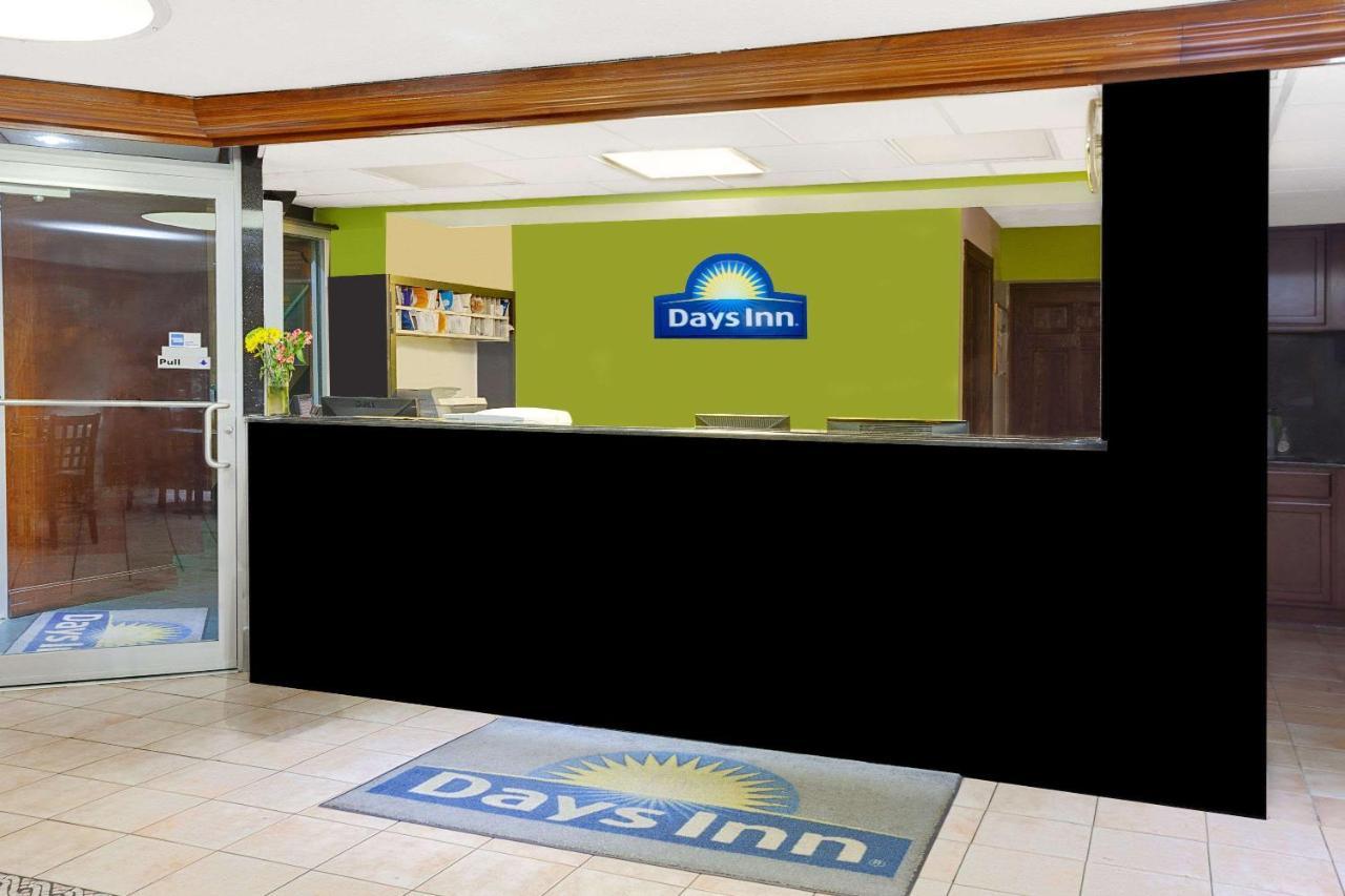Days Inn By Wyndham Elk Grove Village O'Hare Airport West Exteriör bild