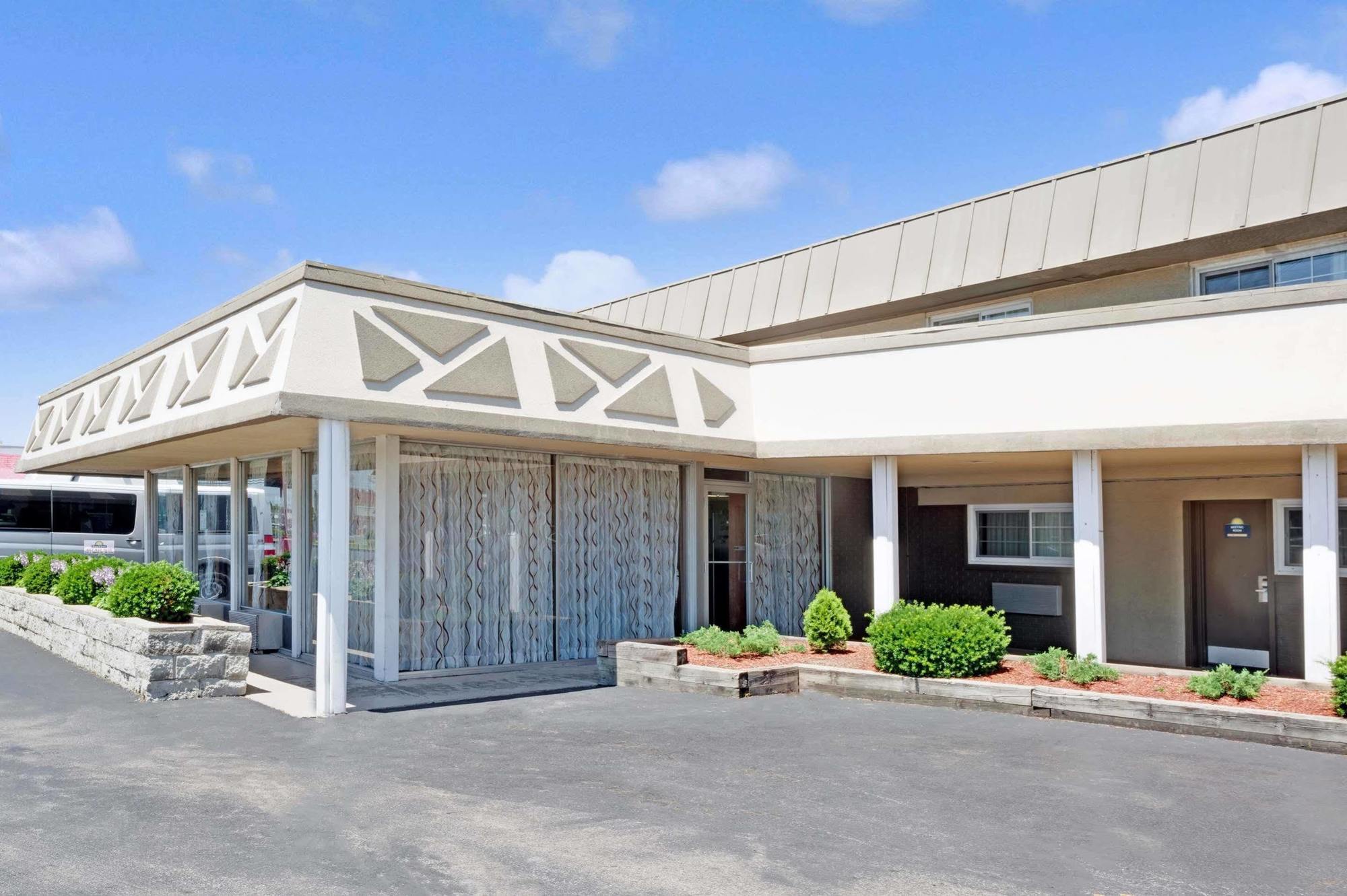 Days Inn By Wyndham Elk Grove Village O'Hare Airport West Exteriör bild