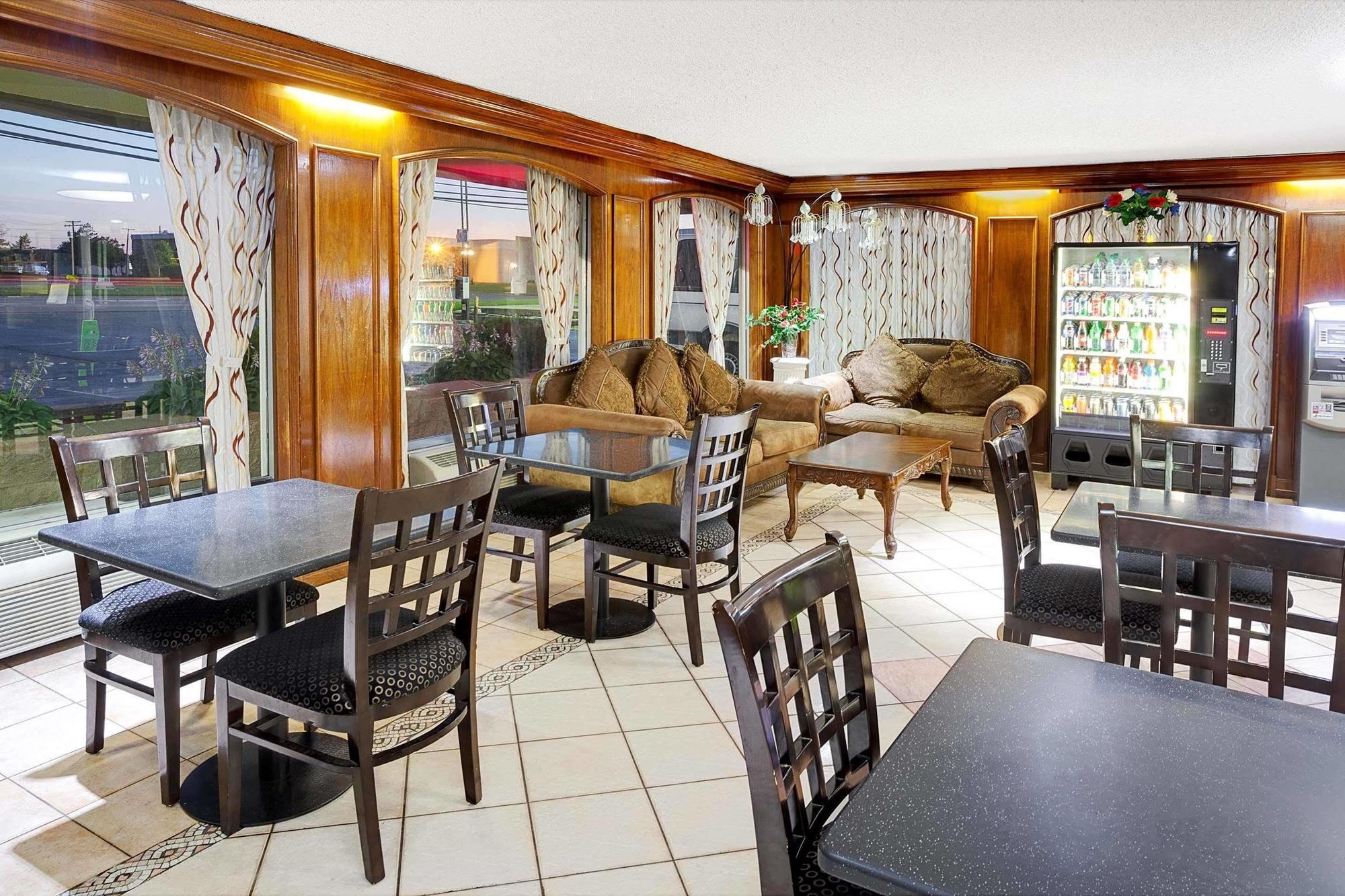 Days Inn By Wyndham Elk Grove Village O'Hare Airport West Exteriör bild