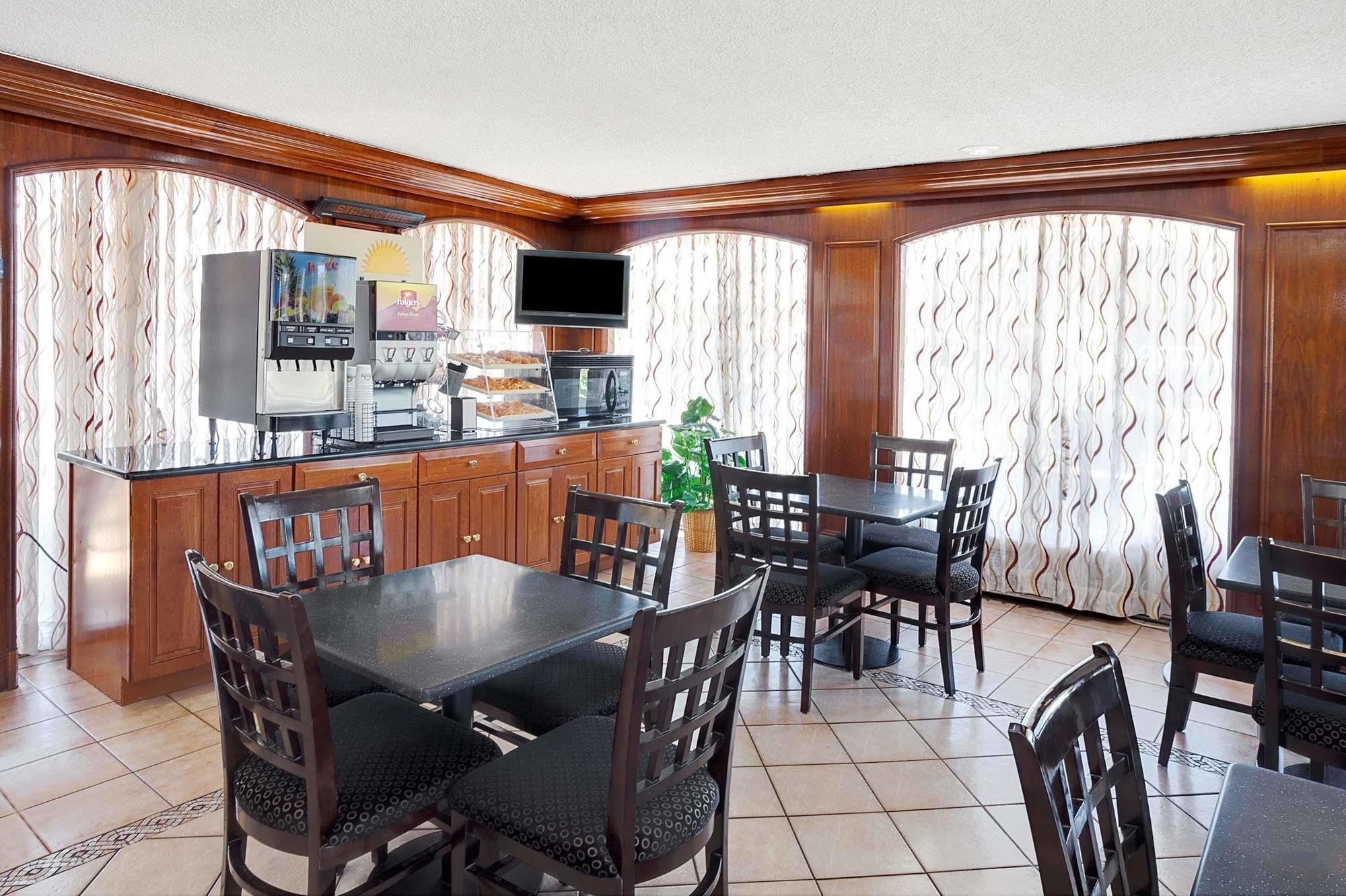 Days Inn By Wyndham Elk Grove Village O'Hare Airport West Exteriör bild